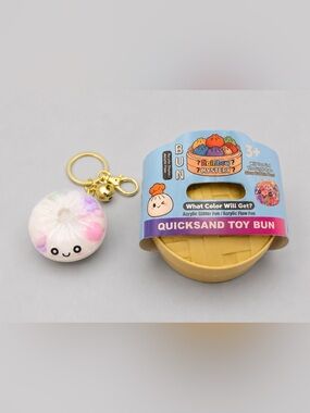 White Dumpling QuickSand Hard Keychain with Glitter – Brand New in Packaging